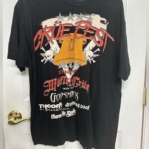 Official Motley Crue 2009 concert shirt.